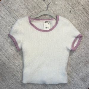 Free People short sleeve sweater. Super soft - not itchy. Never worn.